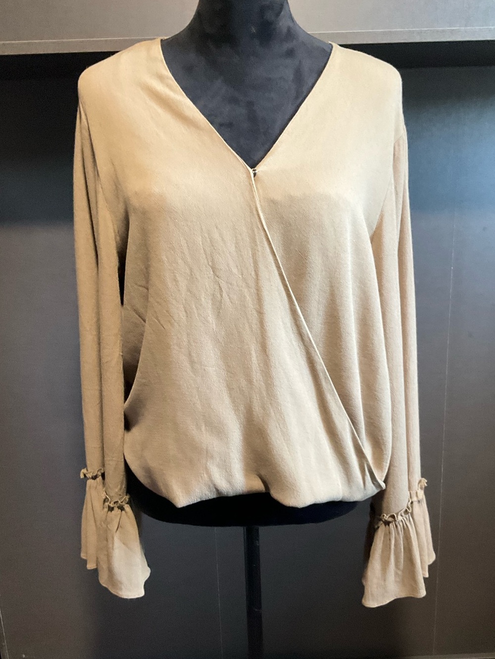 ee:some L olive wrap top w/modesty snap